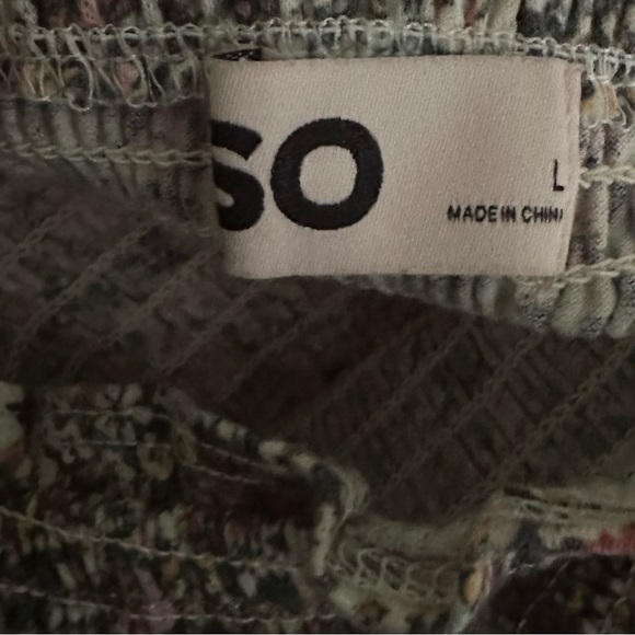 SO Floral Smocked Top - Picture 3 of 11